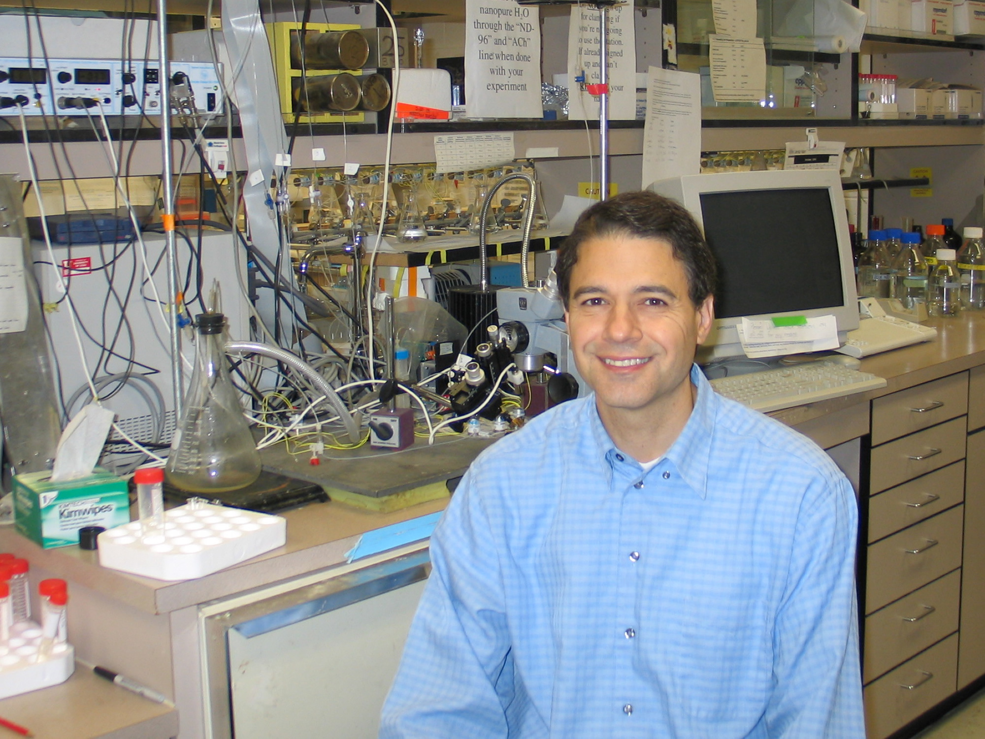 University of Utah biologist-psychiatrist J. Michael McIntosh in his laboratory, where he and colleagues discovered a previously unrecognized molecule that could serve as a target for new drugs designed to combat severe, chronic nerve pain. Two potential drugs are toxins from ocean-dwelling cone snails that use venom to sting and kill prey such as worms.