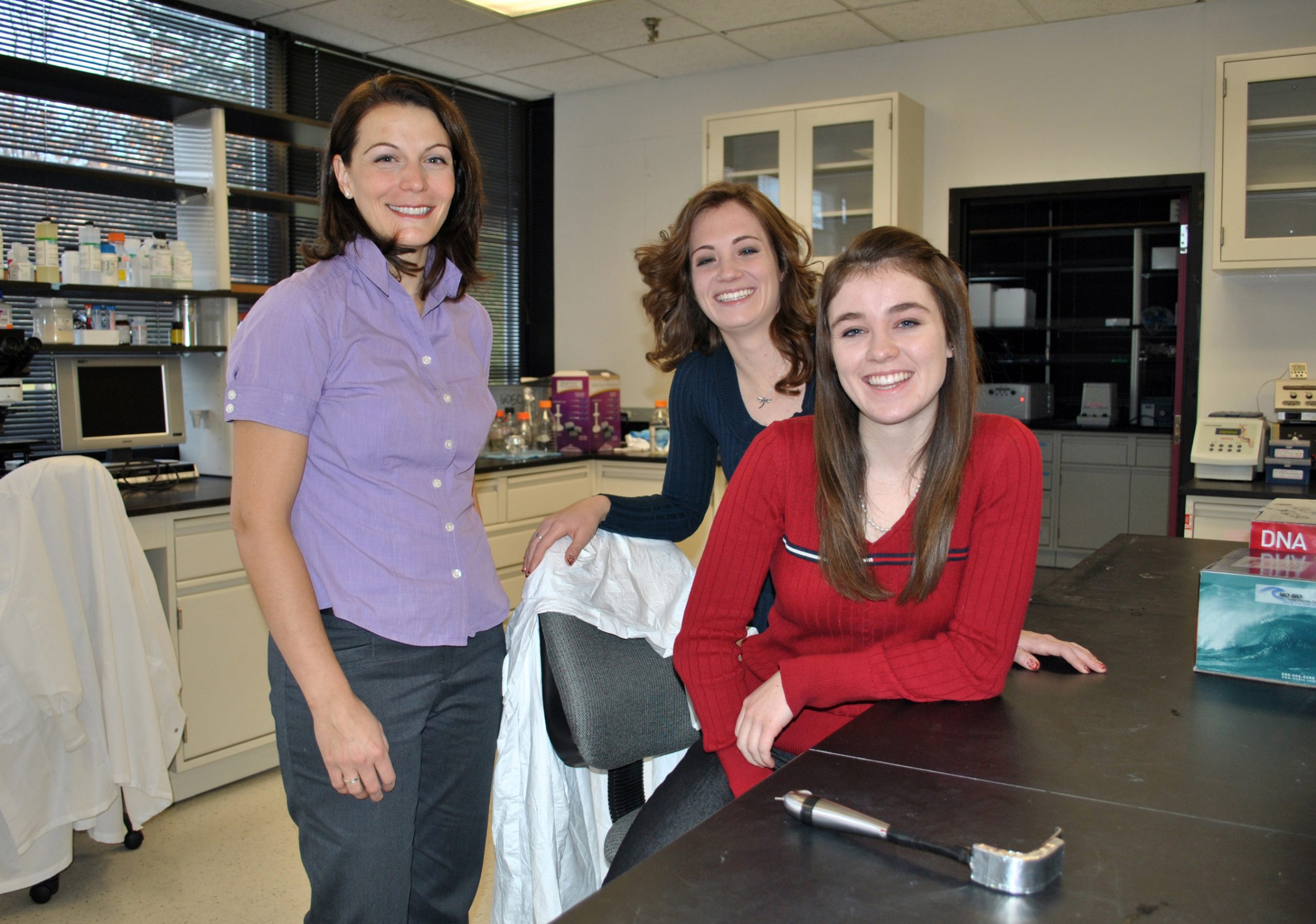 Sophomore bioengineering students Jessica Ashmead (center) and Annicka Carter (right) are behind OptiGuide, a new medical device for lighting incisions during surgery. Also pictured is Dr. Holly Holman, a faculty member in the Department of Bioengineering and the team’s mentor.